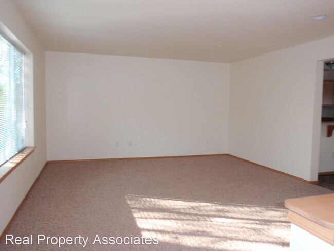 Building Photo - 11821 4th Ave W