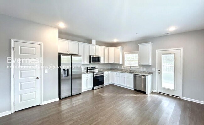 Foto del edificio - Limited Time Special Offer - Waived Administration Fee (Value $250) / 4-Bedroom Home with Garage ...