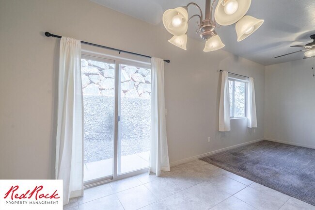 Building Photo - 3 Bedroom Townhome in Buena Vista Community