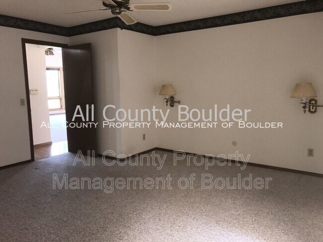 Building Photo - 3325 Camden Dr