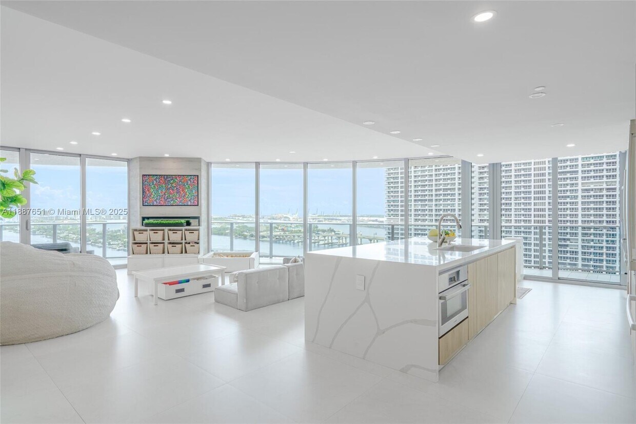 Foto principal - 488 NE 18th St
