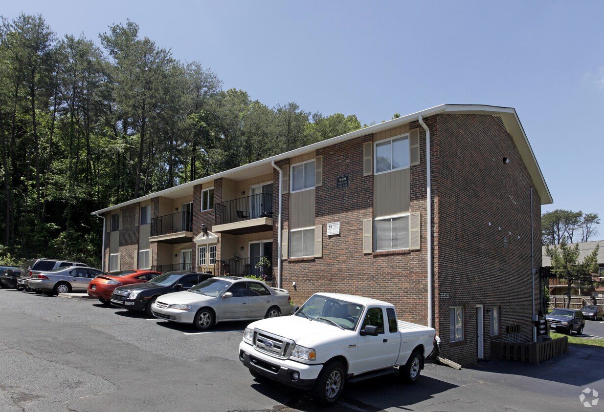 Foto principal - 909 Teaberry Ln