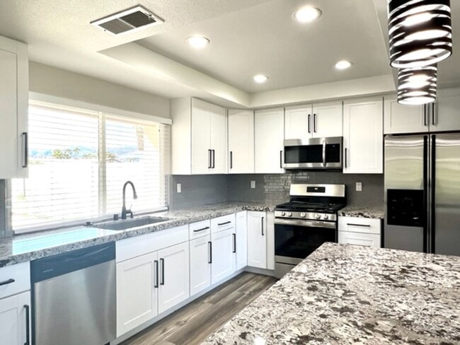 Building Photo - Beautifully Remodeled 3 Bedroom Pool Home ...