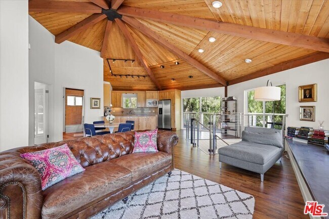 Foto del edificio - 1746 Deerhill Trail