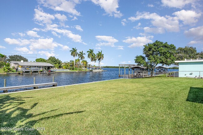 Building Photo - 330 Surfspray Dr