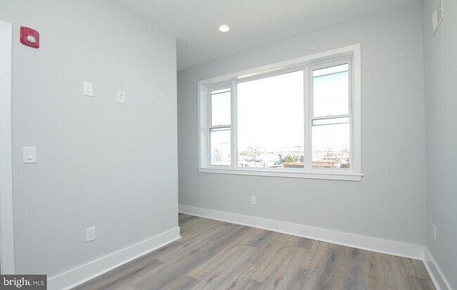 Building Photo - 2423 Frankford Ave