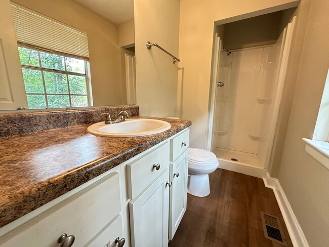 Building Photo - 1608 Azalea Dr