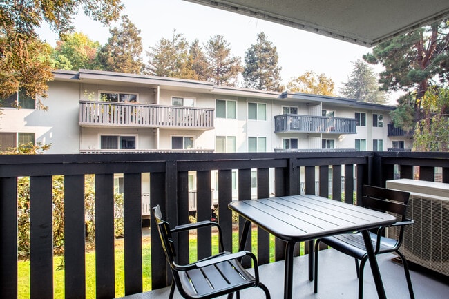 Building Photo - 655 S Fair Oaks Ave