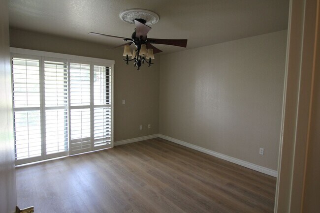 Foto del edificio - Kroll Way #115