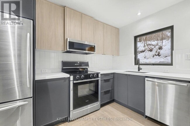 Building Photo - 306 Riverside Dr