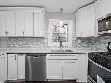 kitchen - 1019 N Springfield Ave