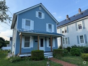 Building Photo - 94 Cherry St