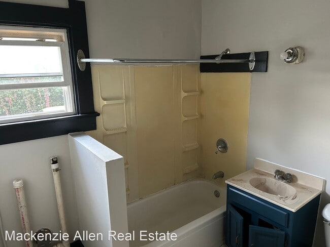 Building Photo - 1 br, 1 bath House - 116 -2 N tompkins