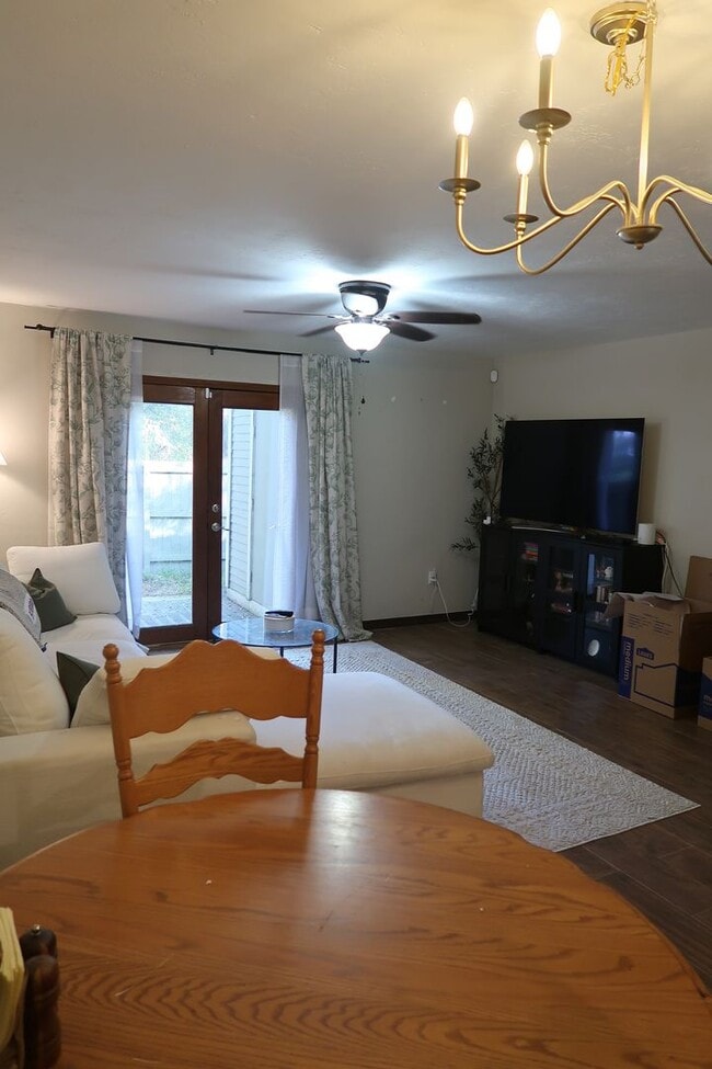 Foto del edificio - Prime Location to Haile Village