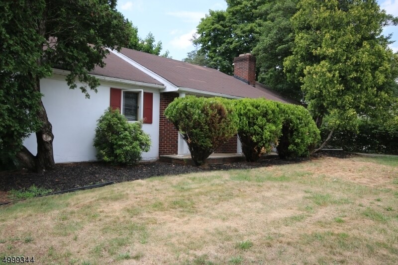 Primary Photo - 1053 Valley Rd