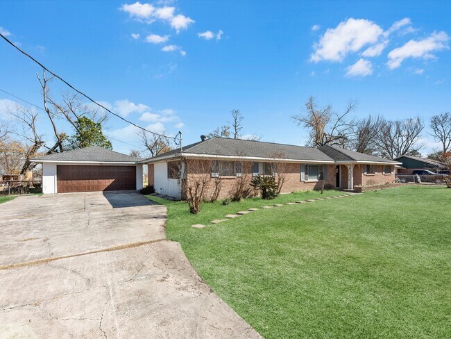 Foto del edificio - 7422 Nodding Pines Ln