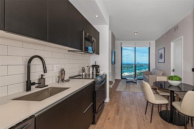 Foto del edificio - 398 NE 5th St