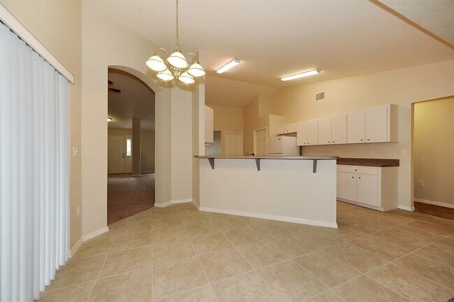 Building Photo - 2812 Oak Hammock Loop