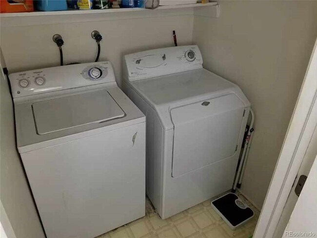 Building Photo - 7881 Allison St