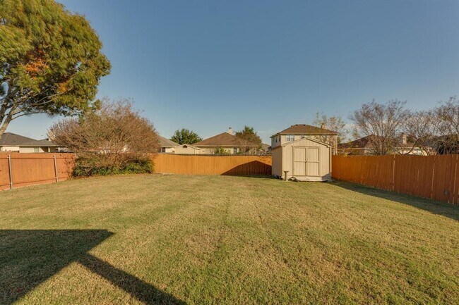 Building Photo - 6007 Lone Star Ct