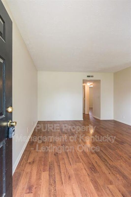 Building Photo - 241 Landings Dr