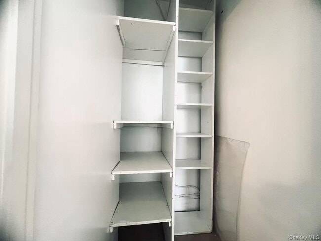 Building Photo - 16 E John St