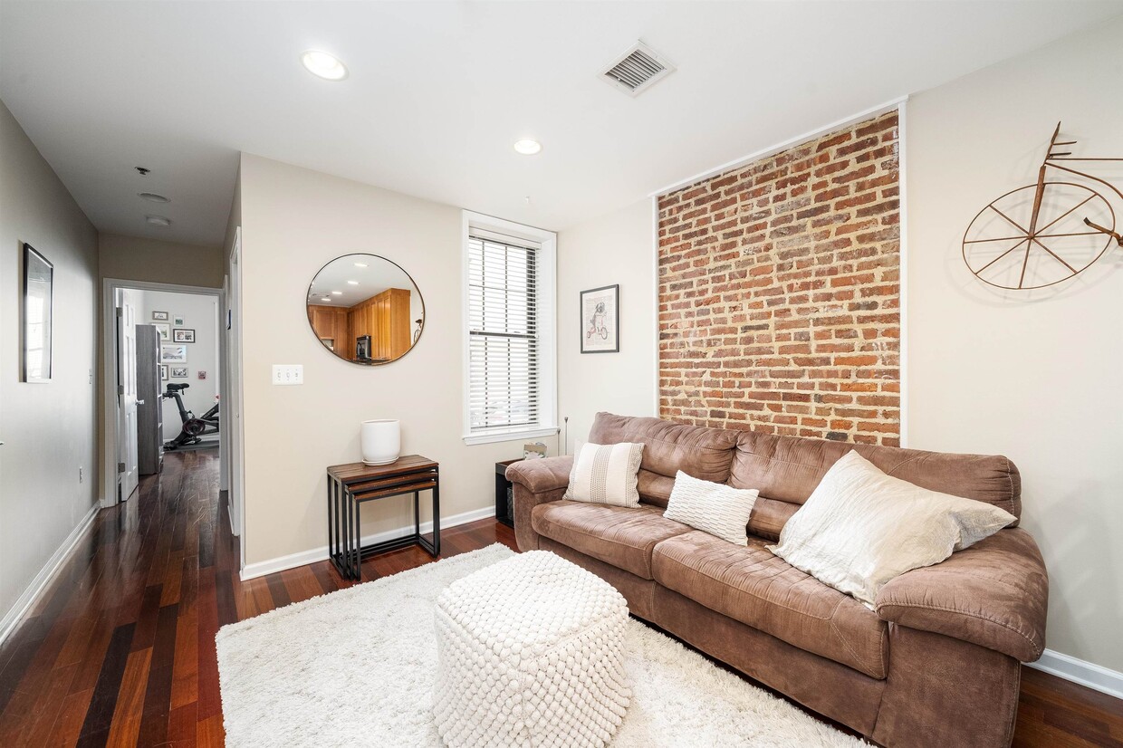 508 Grand St Unit 2R, Hoboken, NJ 07030 Room for Rent in Hoboken, NJ