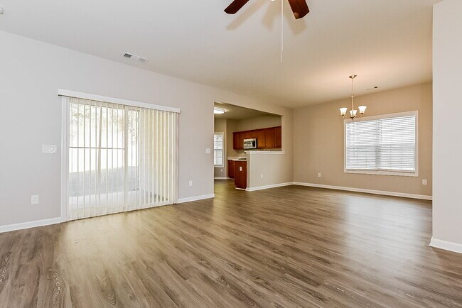 Foto del edificio - 512 Anglewood Trace