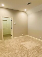 Building Photo - 817 Ella Ln