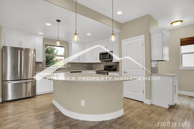 Building Photo - Modern Home in desirable Northgate Colorad...