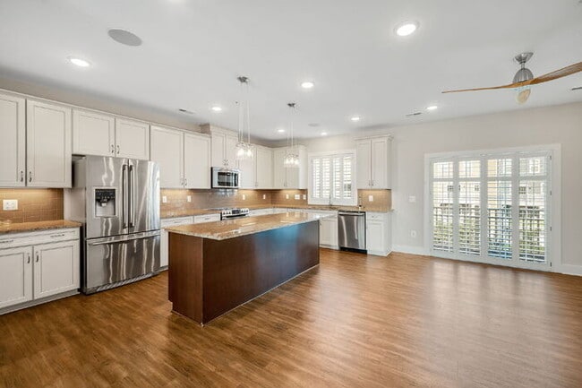Building Photo - Spacious 3 Bedroom Condo with 1-Car Garage in Henrico – Available August 1st – $2,695/mo