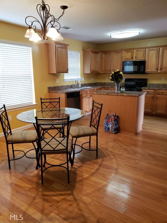 Building Photo - 7194 Cavender Dr SW