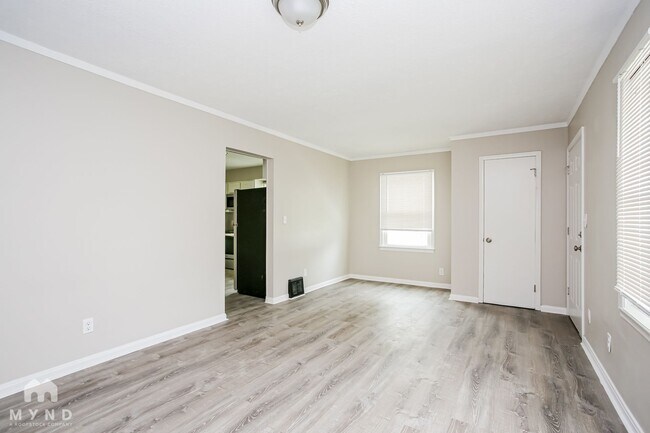 Building Photo - 967 S Richardson Ave