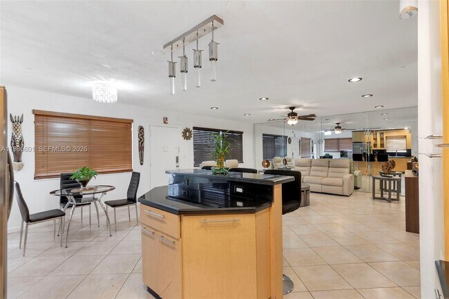 Foto del edificio - 11685 Canal Dr