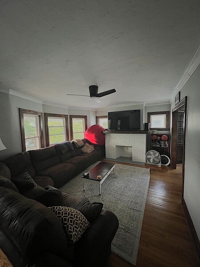 Foto del edificio - 14923 Delaware Ave