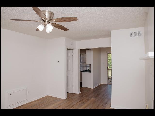 Building Photo - 721 S Valentine St