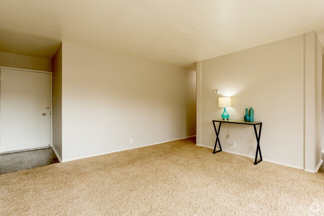 1BR, 1BA - 660SF - The Arbor