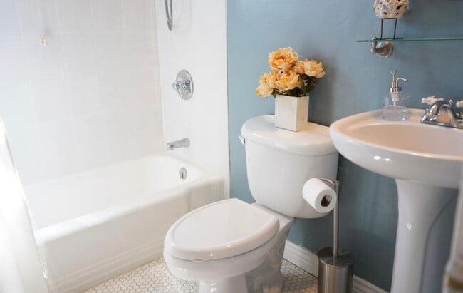 Building Photo - Single Family Home close to Sloan's Lake