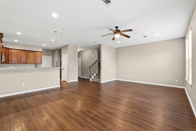 Building Photo - 112 Artesian Way