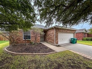 Building Photo - 2816 Weslayan Dr