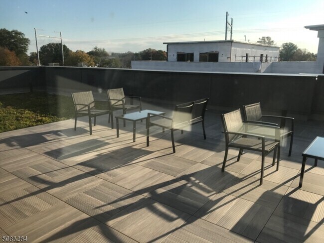 Foto del edificio - 1140 E St Georges Ave