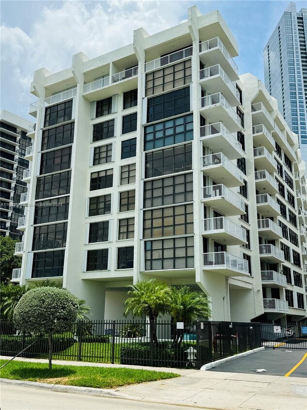 Primary Photo - 1440 Brickell Bay Dr
