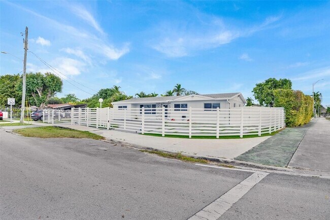 Foto del edificio - 5521 SW 104th Ave