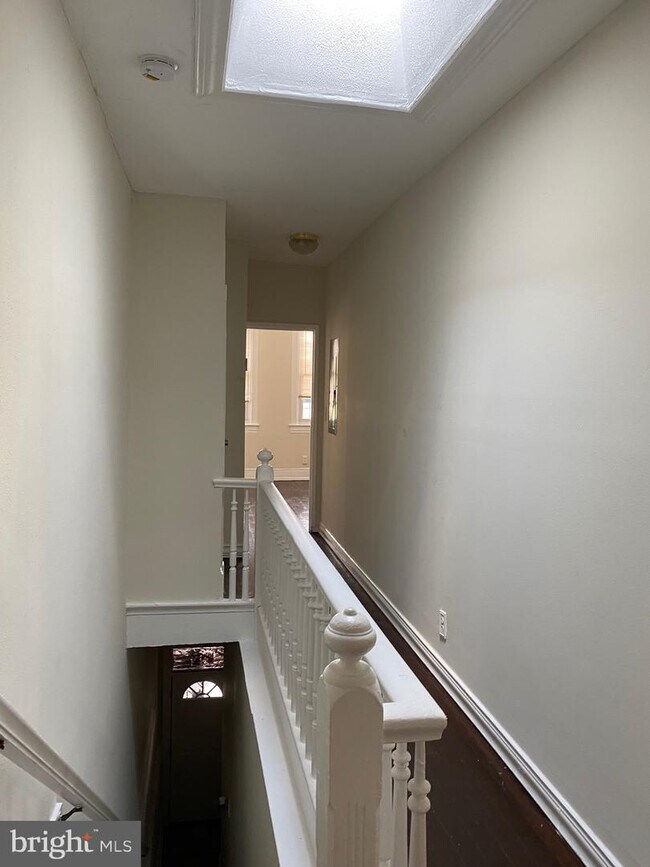 Building Photo - 415 H St NE