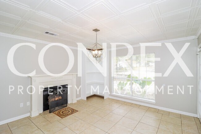 Building Photo - Convenient Location with 2 Car Garage
