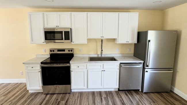 Stainless steel appliances - Fox Run Apts