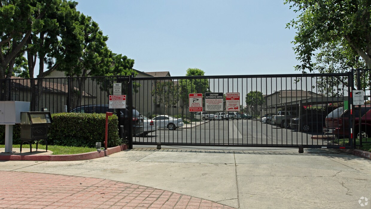 Foto del edificio - Mission Oaks Apartments