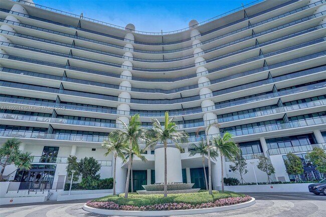 Building Photo - 5000 Island Estates Dr