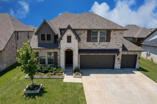 Building Photo - 905 Chinati St