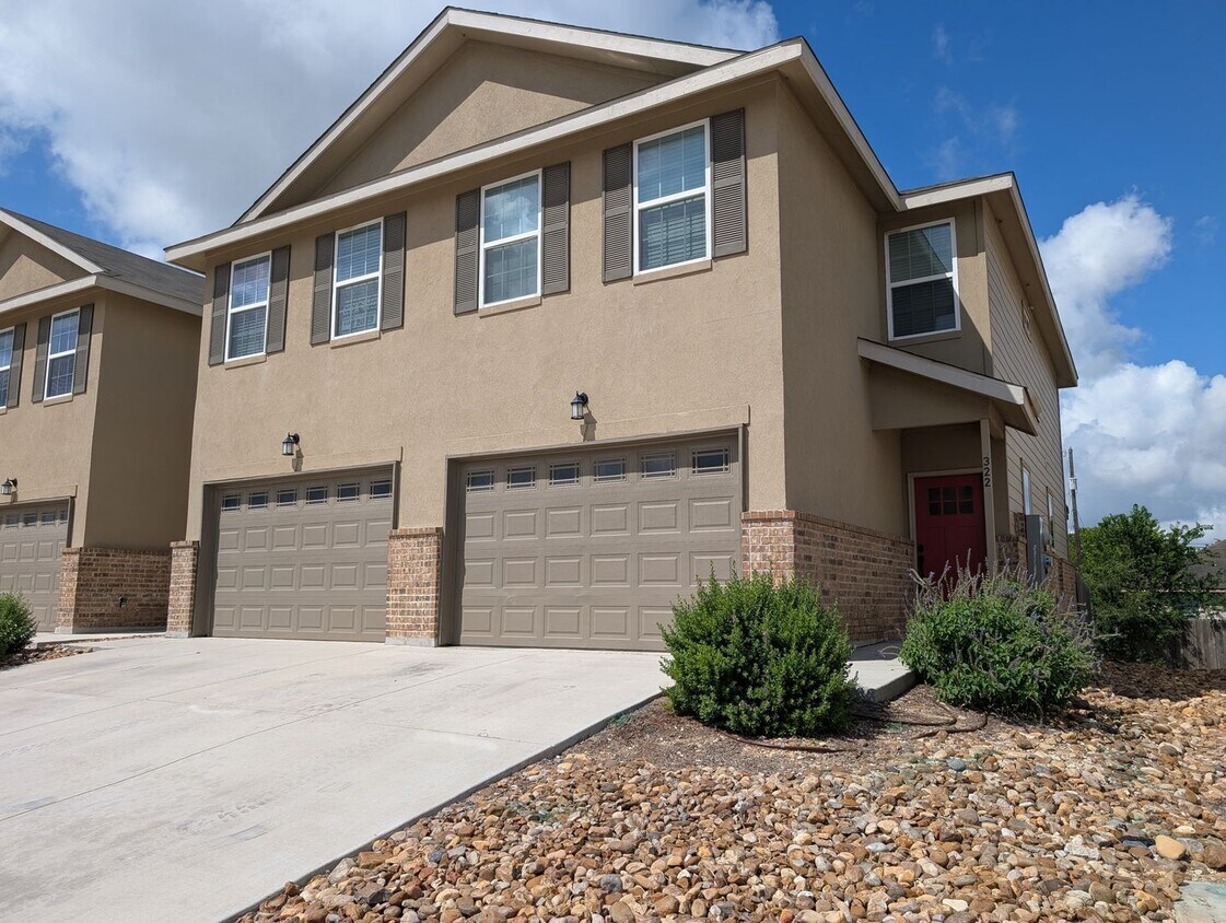 Foto principal - 1 MONTH FREE RENT / Close to HWY for Commu...